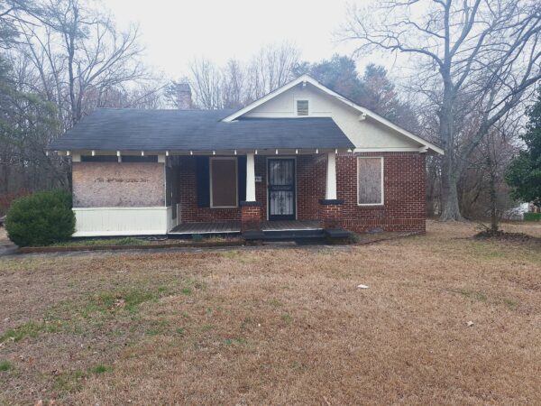 4311 Carver School Rd Winston Salem, NC 27105